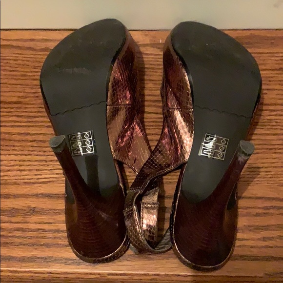 Shoes - Picture 5 of 7